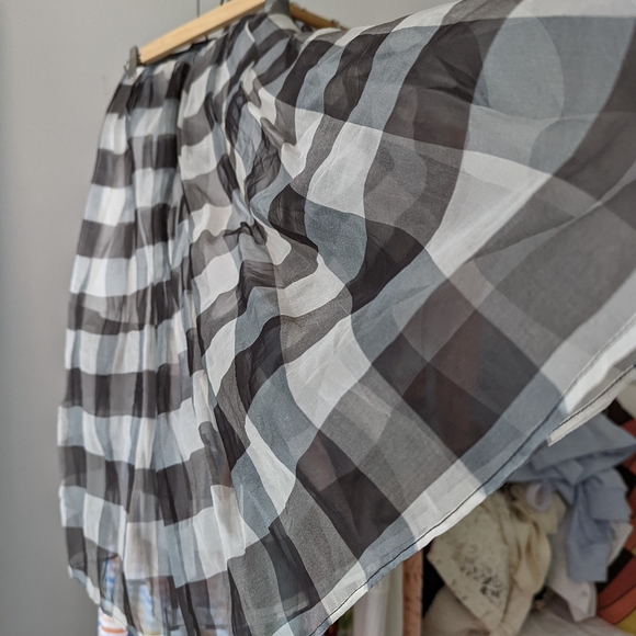 Gorgeous Kendall & Kylie Party Skirt - Picture 3 of 5